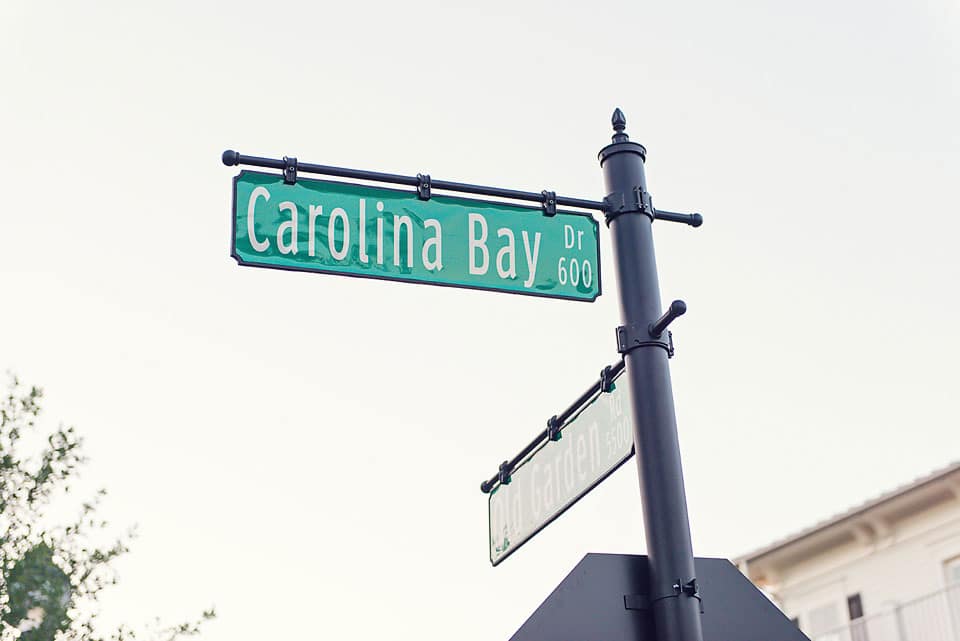 Carolina Bay At Autumn Hall Street Sign - Garden Flat